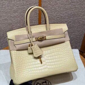 Classic Hermes Bag: A Stylish and Versatile Choice for Elegance